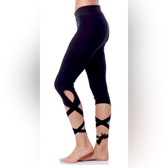 Free People FP Movement Amazing Turnout Leggings in Black - Picture 3 of 16